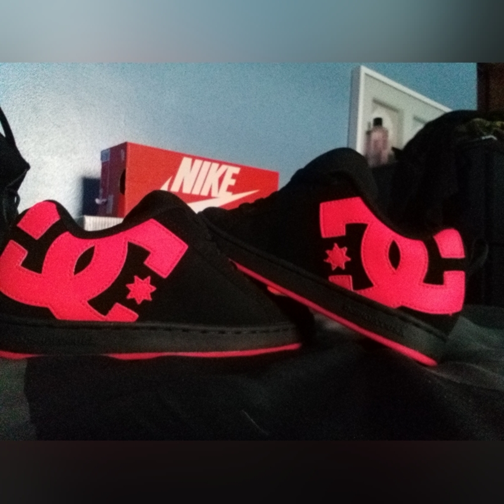 Women's size 6 DC shoes